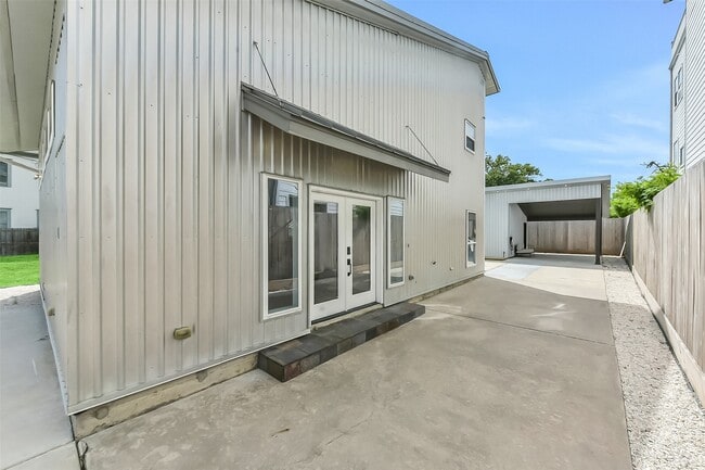 property at 1813 Crockett St