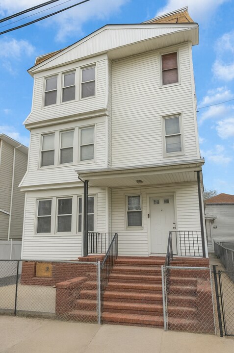 55 Schley St, Unit Apt #1 in Newark, NJ - Building Photo