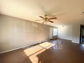 1643 N Dawn Dr in Fayetteville, AR - Building Photo - Building Photo