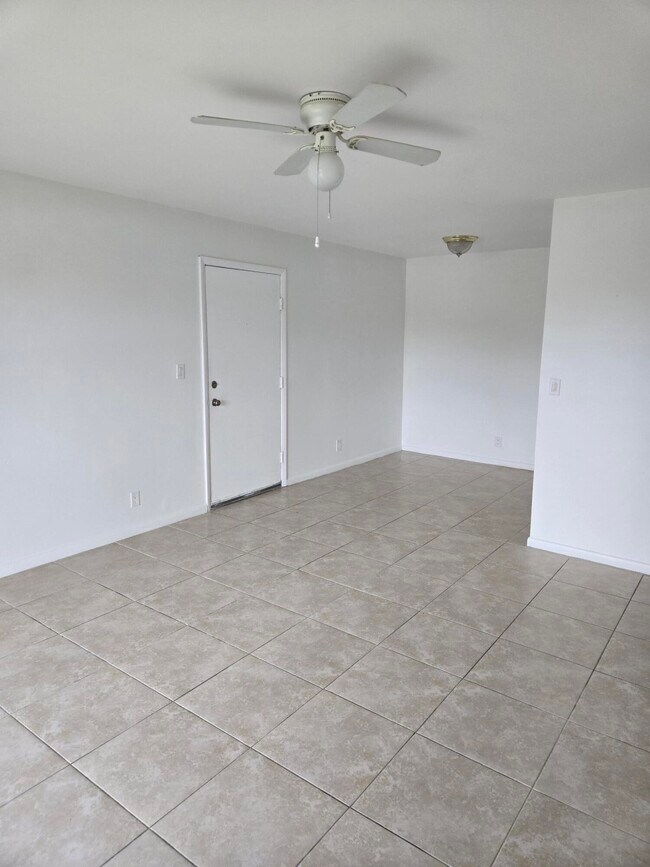 1766 Abbey Rd in West Palm Beach, FL - Building Photo - Building Photo