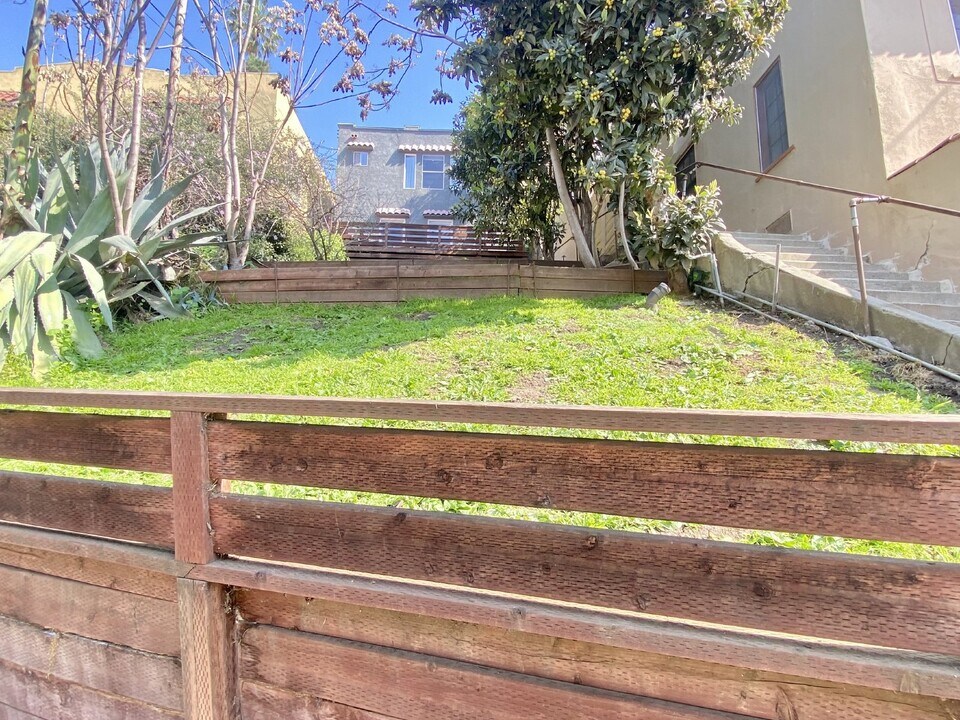 834 Laguna Ave, Unit 3/4 in Los Angeles, CA - Building Photo