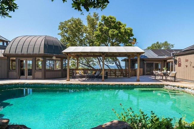 property at 1100 Bayhills Dr