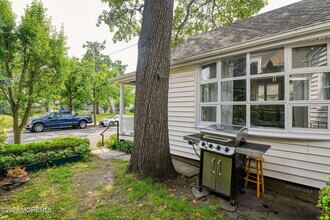 83 Cookman Ave in Ocean Grove, NJ - Foto de edificio - Building Photo