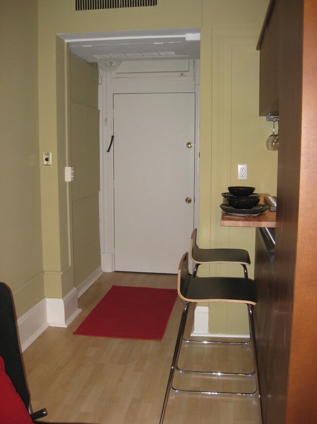 1324 Locust St, Unit 404 in Philadelphia, PA - Building Photo - Building Photo