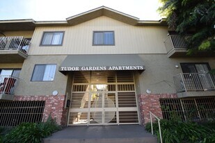 15128 Burbank Blvd in Los Angeles, CA - Building Photo