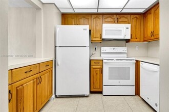 6505 Winfield Blvd in Margate, FL - Building Photo - Building Photo