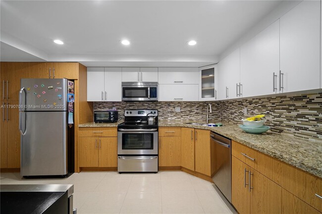 2150 Sans Souci Blvd in North Miami, FL - Building Photo - Building Photo