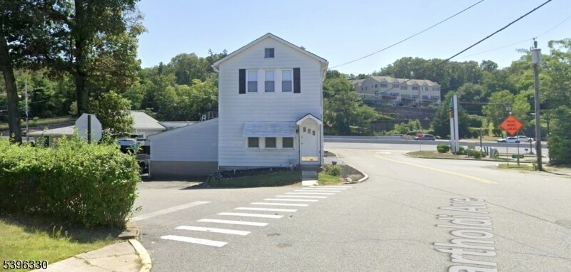 17 Lafayette Ave in Butler, NJ - Building Photo