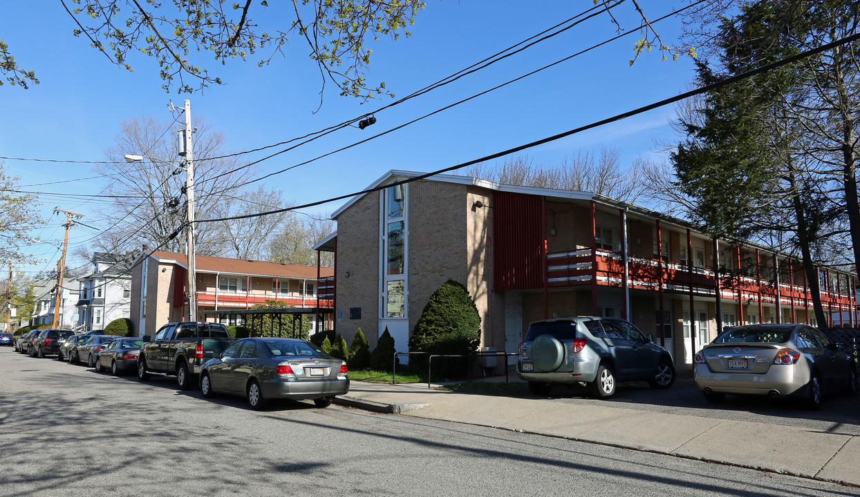 80-86 Orange St in Waltham, MA - Foto de edificio