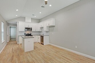 5217 Sherman St, Unit A in Houston, TX - Building Photo - Building Photo