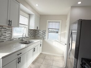 18534 Wentworth Ave in Lansing, IL - Foto de edificio - Building Photo