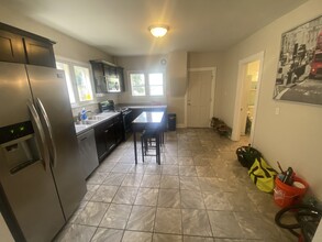 2725 N Bremen St, Unit Upper in Milwaukee, WI - Building Photo - Building Photo
