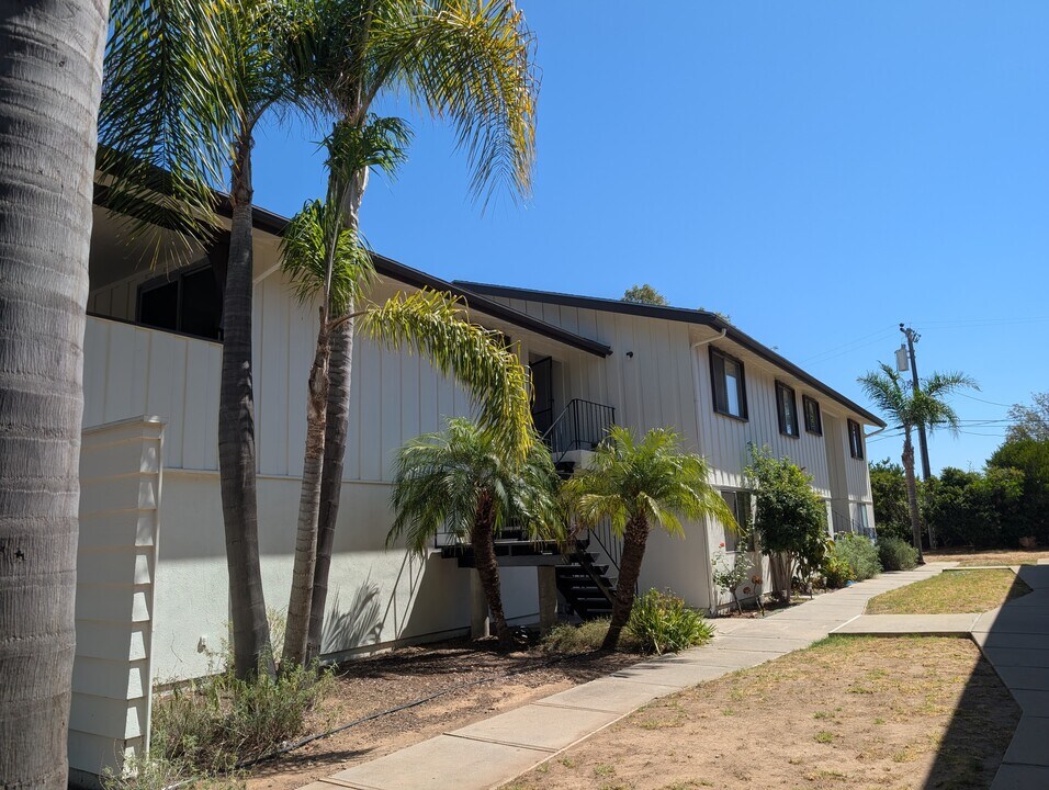 4817 San Gordiano Ave, Unit San Gordiano Ave Apt B in Santa Barbara, CA - Building Photo