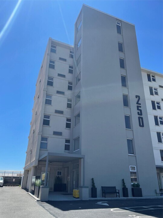 250 Shore Rd in Long Beach, NY - Building Photo