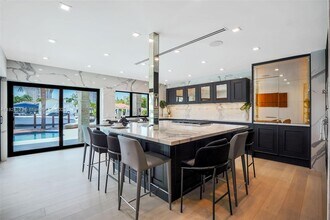 3343 NE 166th St in North Miami Beach, FL - Building Photo - Building Photo