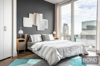 222 E 44th St in New York, NY - Building Photo - Building Photo