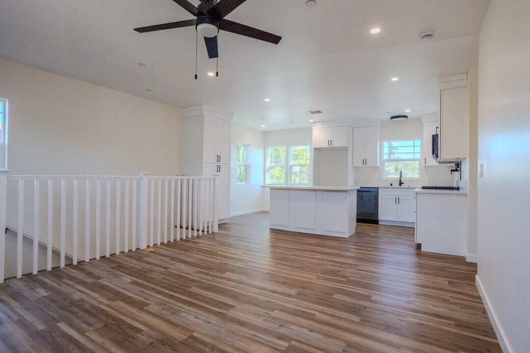 345 W 3rd St in San Dimas, CA - Building Photo