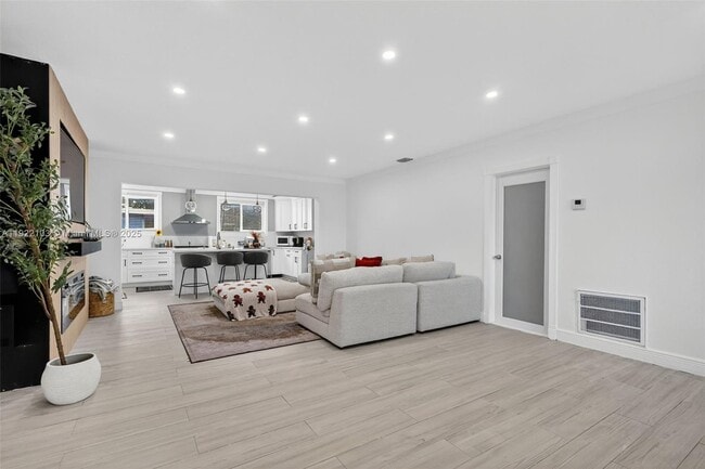 1510 NW 176th Terrace in Miami, FL - Foto de edificio - Building Photo