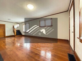 2411 N Main St in Dayton, OH - Building Photo