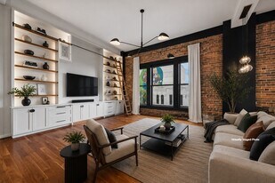 915 Franklin St in Houston, TX - Building Photo