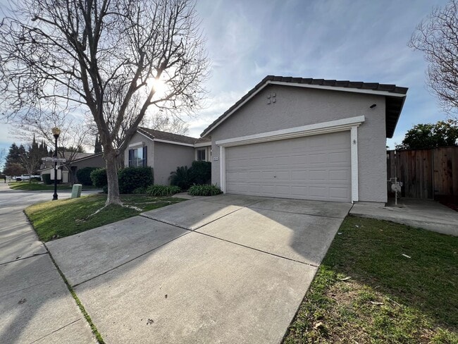 9474 Windrift Ln in Elk Grove, CA - Building Photo - Building Photo