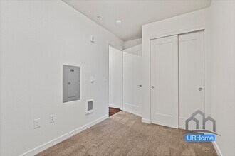 Hollywood 12 in Portland, OR - Foto de edificio - Building Photo