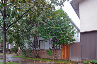 2216 H St in Sacramento, CA - Building Photo - Building Photo