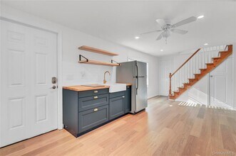 70 Orchard Pl in Lindenhurst, NY - Building Photo - Building Photo