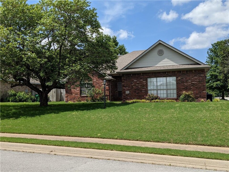 1512 Berkshire Terrace in Springdale, AR - Foto de edificio