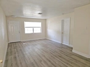 513 86th Ave N in St. Petersburg, FL - Building Photo - Building Photo