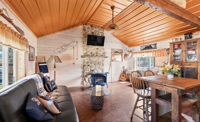 34317 N Bardill St in Bayview, ID - Foto de edificio - Building Photo