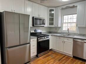 257 Coming St, Unit C in Charleston, SC - Building Photo - Building Photo