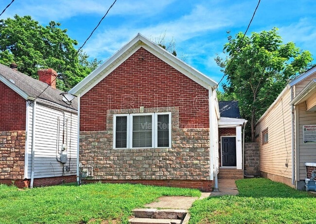 property at 1705 1/2 Hale Ave