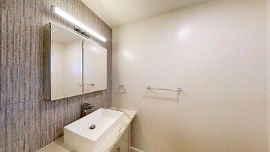 6635 3rd St, Unit 201 in San Francisco, CA - Foto de edificio - Building Photo