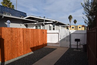 4566 Utah St, Unit B in San Diego, CA - Foto de edificio - Building Photo