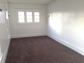 311 W Washington Ave-Unit -Lower in Jackson, MI - Foto de edificio - Building Photo