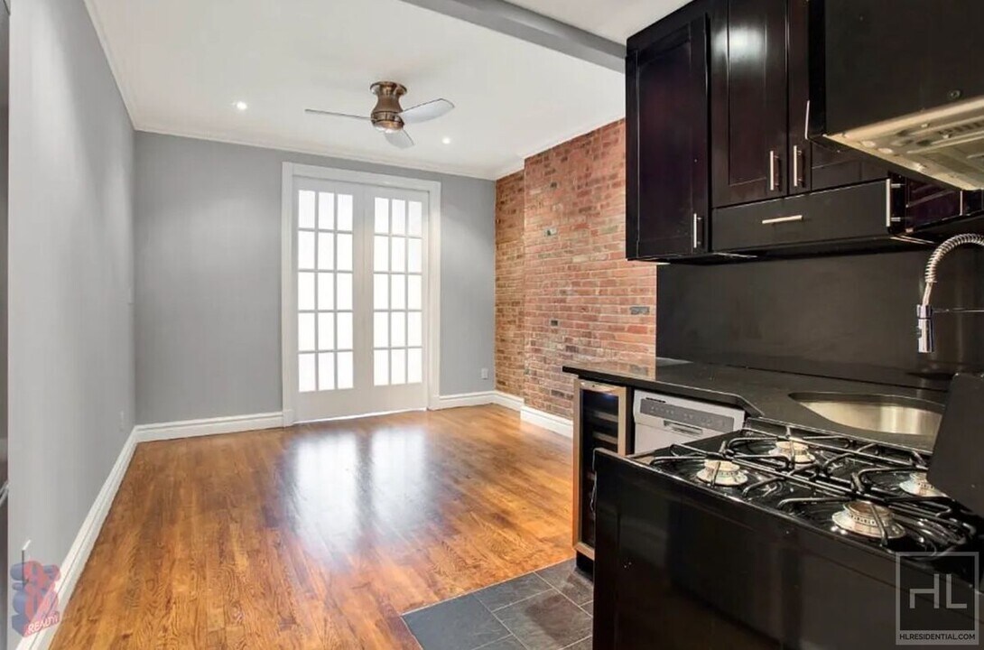 Mott Street in New York, NY - Building Photo