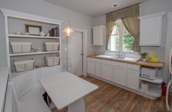 116 9th St, Unit Floor 2 in Troy, NY - Foto de edificio - Building Photo