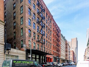 32 N Moore St in New York, NY - Building Photo - Building Photo