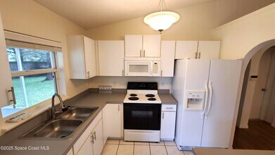 2115 Sierra St in Melbourne, FL - Foto de edificio - Building Photo