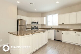 15460 W Canterbury Dr in Surprise, AZ - Building Photo - Building Photo