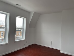 26 N 51st St, Unit 2 in Philadelphia, PA - Foto de edificio - Building Photo