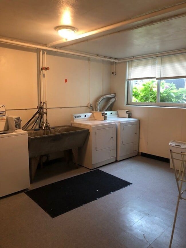 4610 Bryant Ave S in Minneapolis, MN - Building Photo - Building Photo