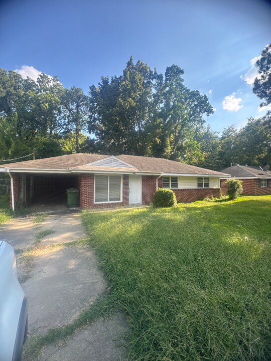 1048 Lynwood Dr in Montgomery, AL - Building Photo