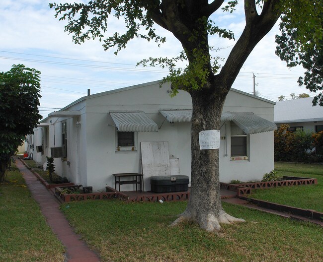 1911-1919 Buchanan St in Hollywood, FL - Building Photo - Building Photo