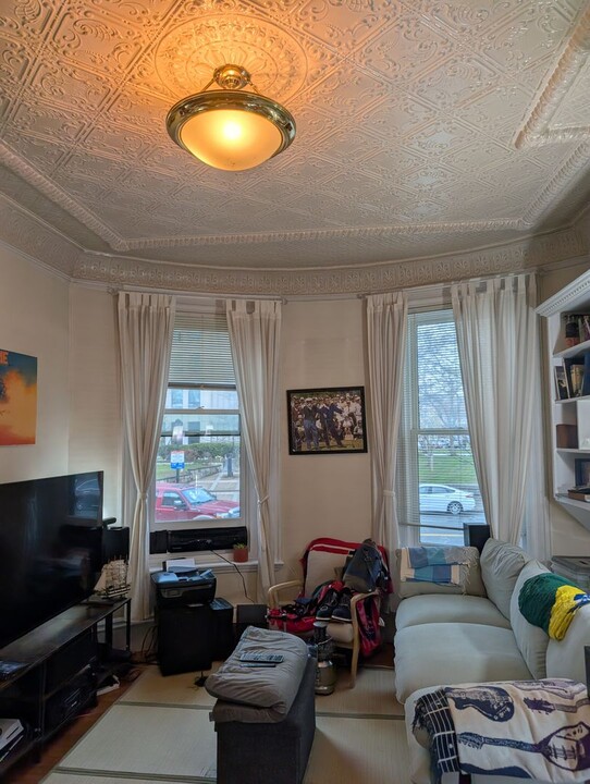 330 Washington St in Brookline, MA - Building Photo