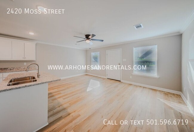 2420 Moss St in North Little Rock, AR - Building Photo - Building Photo