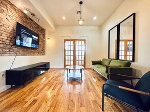 Furnished room/NOT APARTMENT, Unit 4L in Brooklyn, NY - Building Photo - Building Photo