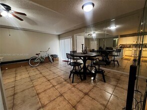 9312 NW 54th St in Sunrise, FL - Building Photo - Building Photo
