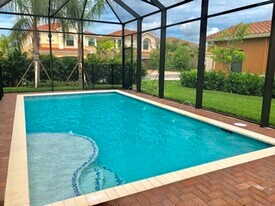 13711 Callisto Ave in Naples, FL - Building Photo